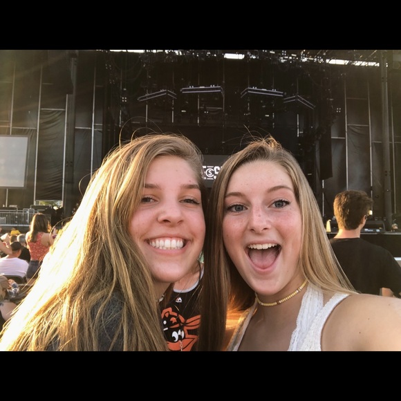 Meet your Posher, Taylor - Picture 1 of 1